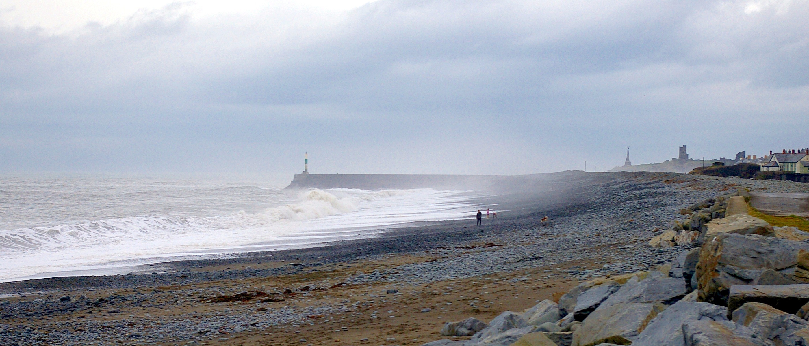 SOUTH OF ABERYSTWYTH BEACH. Bill Bagley Photography